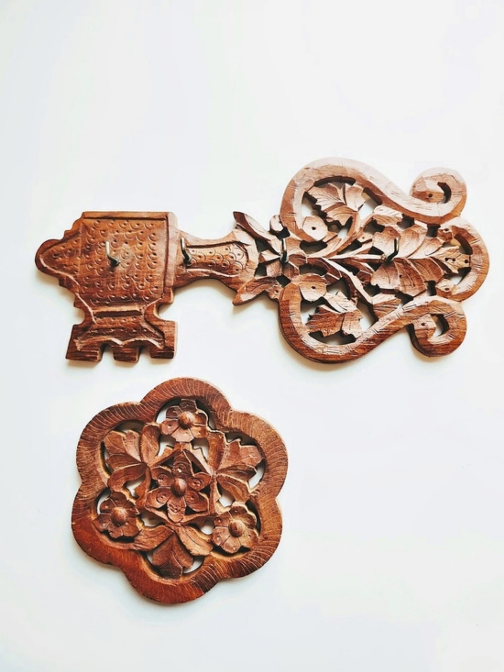 Wooden Carved Key Design Key Holder & Floral Medallion Wall Decor Set